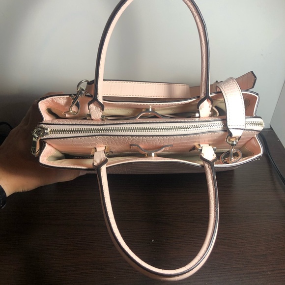 Guess Maddy Satchel - Picture 3 of 5